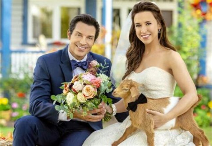 Is Lacey Chabert Married To Husband David Nehdar? Wedding Pictures and Children